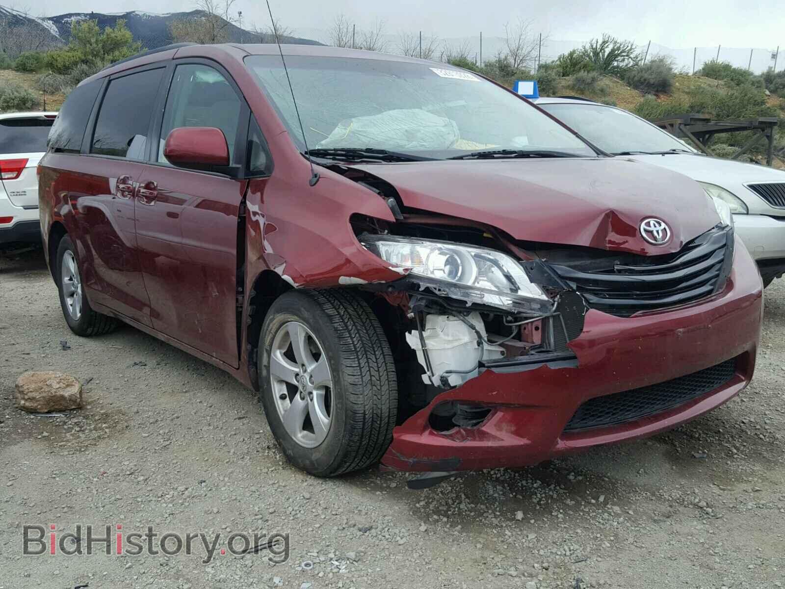 Photo 5TDKK3DC8DS335048 - TOYOTA SIENNA LE 2013