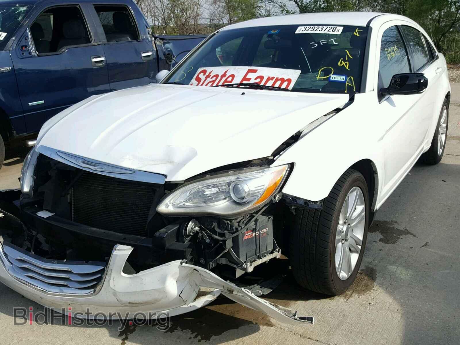 2013 CHRYSLER 200 - VIN: 1C3CCBAB3DN761182 - Фото 2