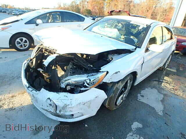 2013 CHRYSLER 200 - VIN: 1C3CCBAG3DN760867 - Фото 2