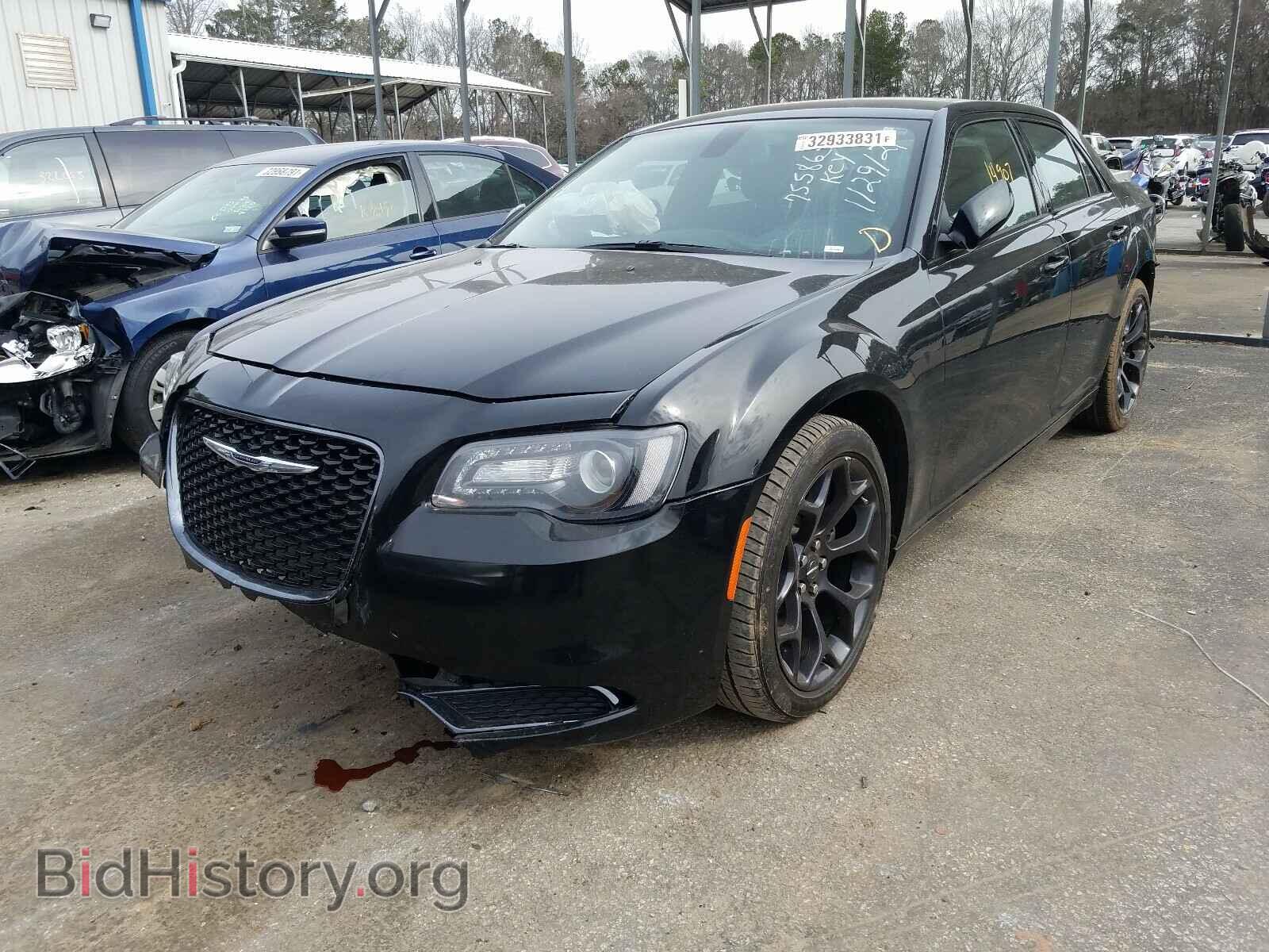 2019 CHRYSLER 300 - VIN: 2C3CCAAG3KH755863 - Фото 2