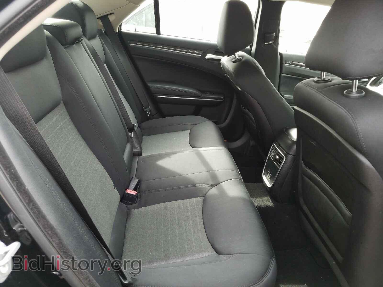 2019 CHRYSLER 300 - VIN: 2C3CCAAG3KH755863 - Фото 6