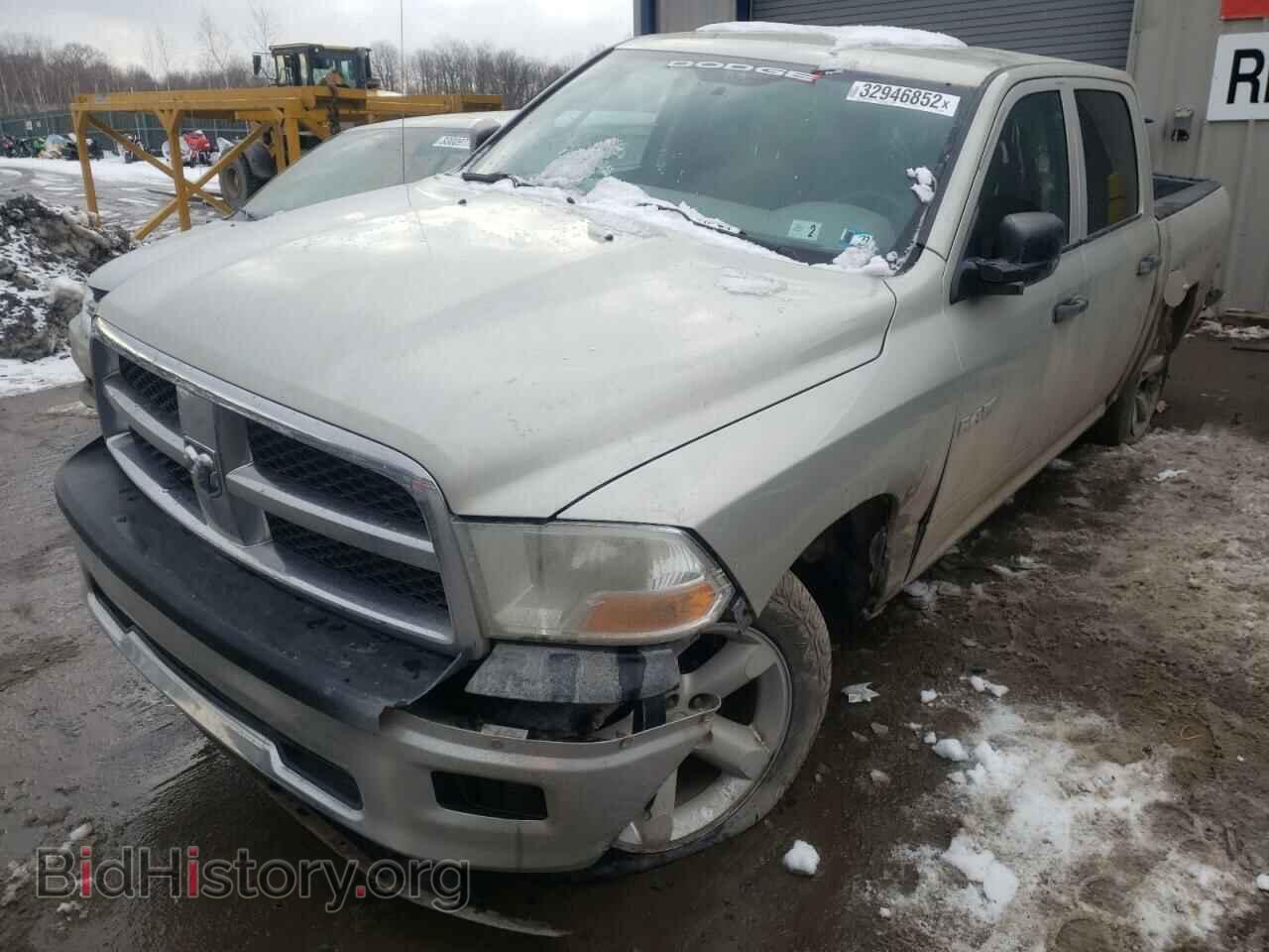 2010 DODGE RAM 1500 - VIN: 1D7RV1CP2AS196980 - Фото 2