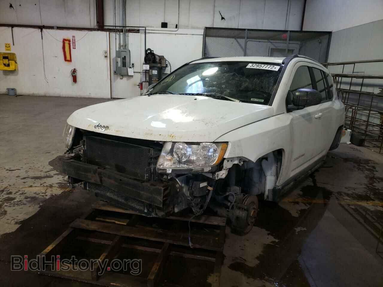 2011 JEEP COMPASS - VIN: 1J4NF1FB5BD283620 - Photo 2