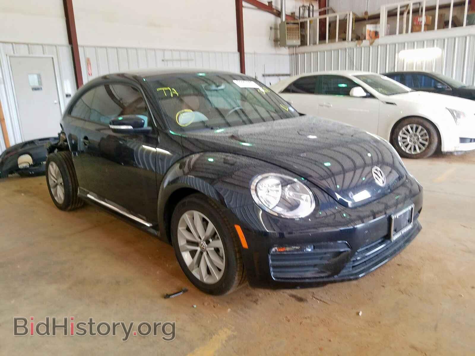 Photo 3VWF17AT2HM622968 - VOLKSWAGEN BEETLE 2017