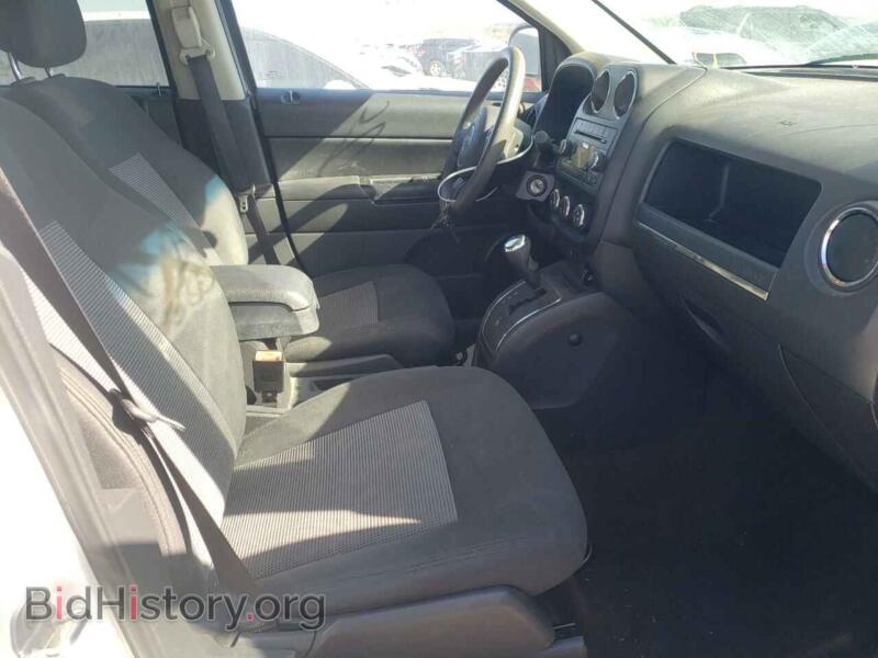 2014 Jeep COMPASS (VIN 1C4NJCBA2ED552609) — photo 5 of 10
