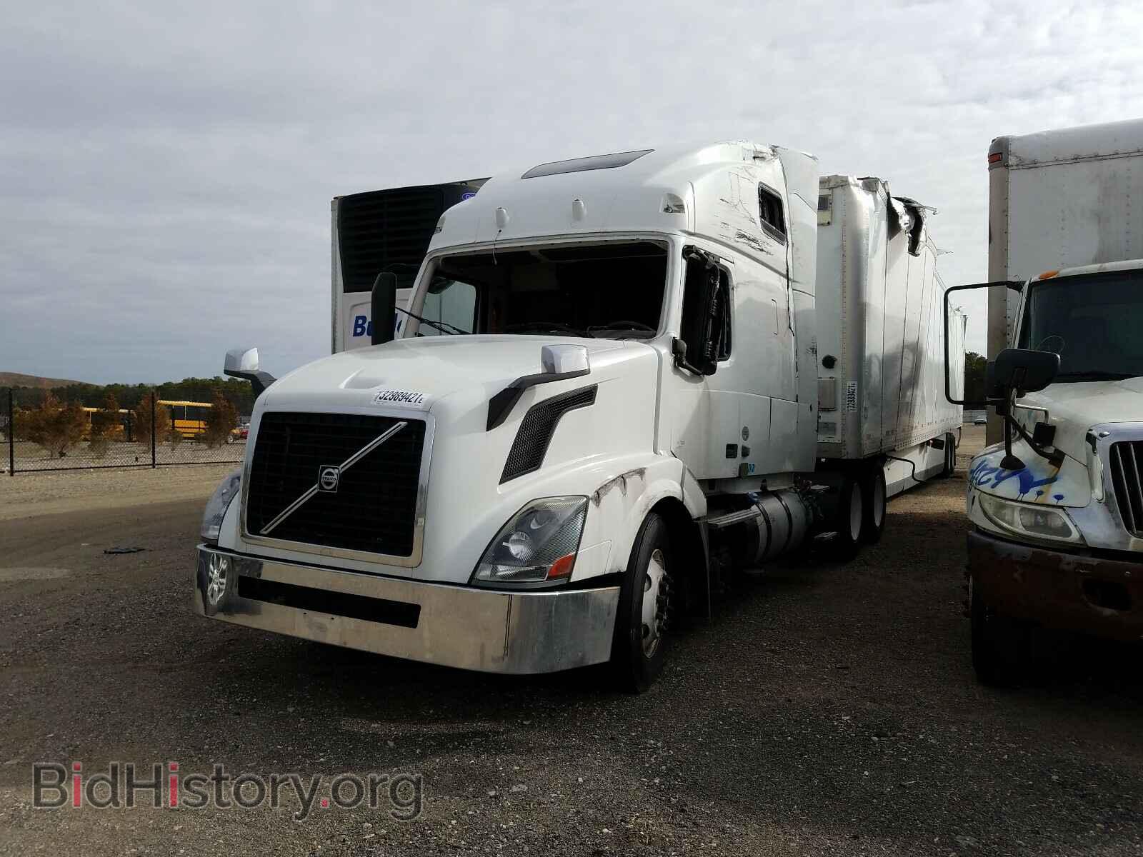 2013 VOLVO VN - VIN: 4V4NC9TH0DN567647 - Фото 2