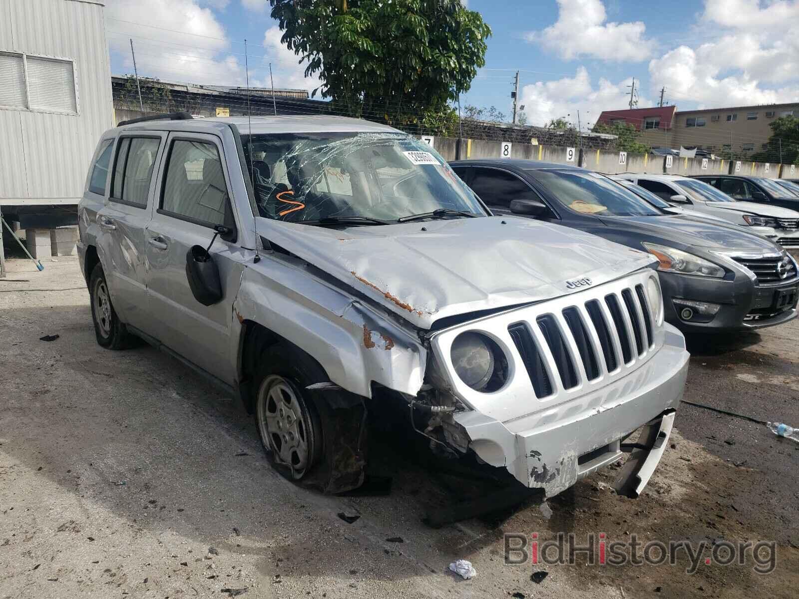 Photo 1J4NT2GB8AD634743 - JEEP PATRIOT 2010