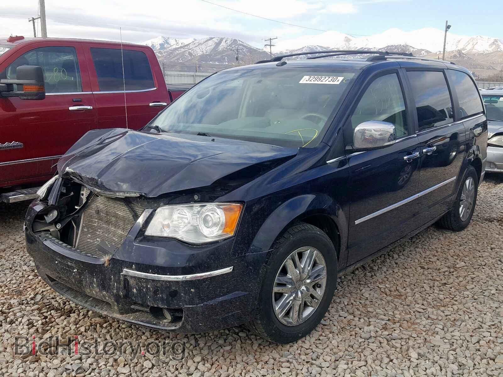 2010 CHRYSLER TOWN & COU - VIN: 2A4RR6DX9AR141013 - Фото 2