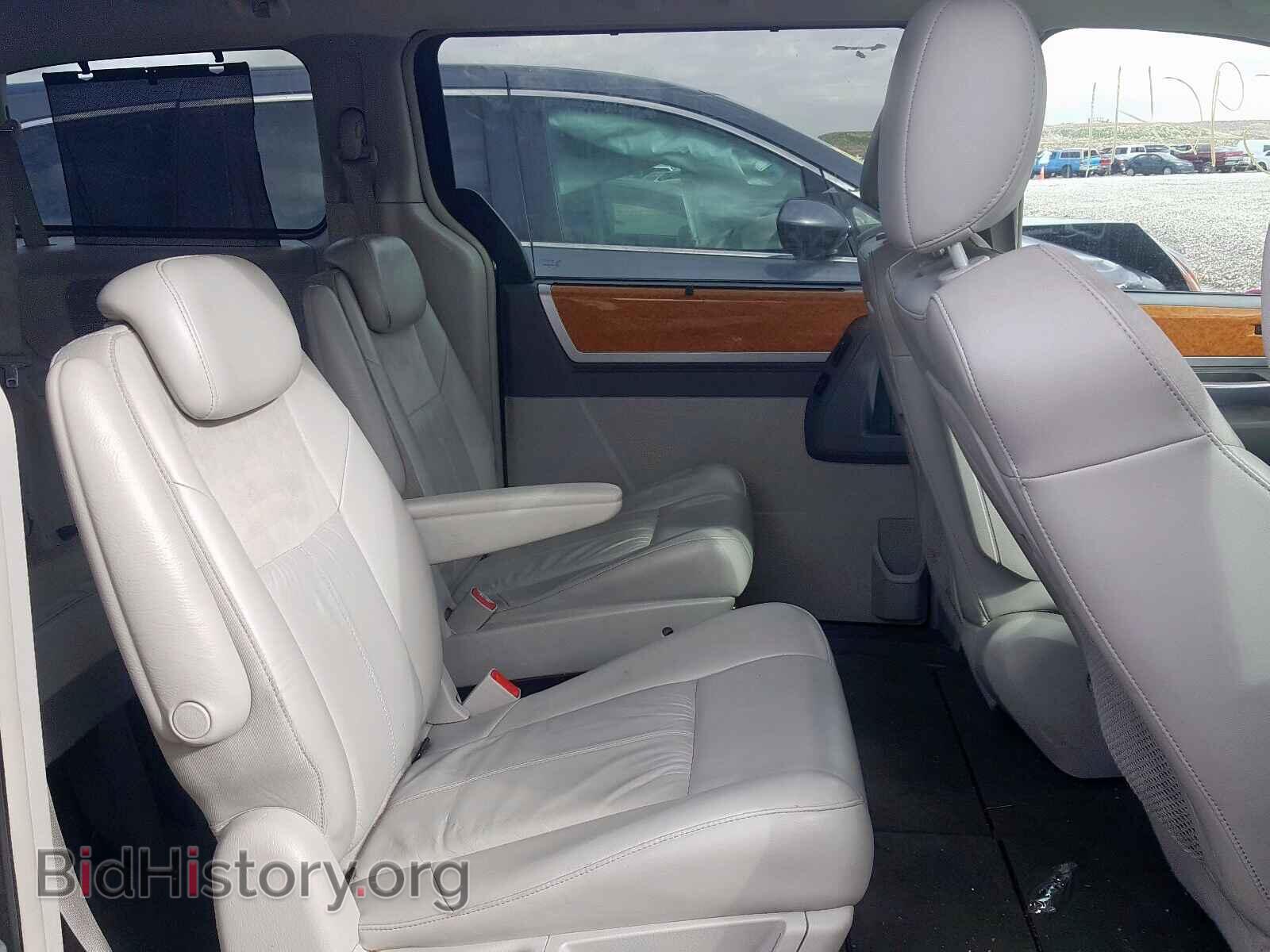2010 CHRYSLER TOWN & COU - VIN: 2A4RR6DX9AR141013 - Фото 6