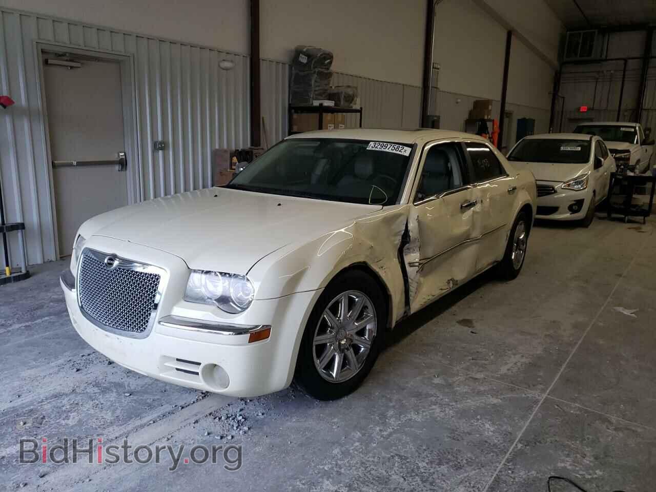 2010 CHRYSLER 300 - VIN: 2C3CA6CT5AH199907 - Фото 2