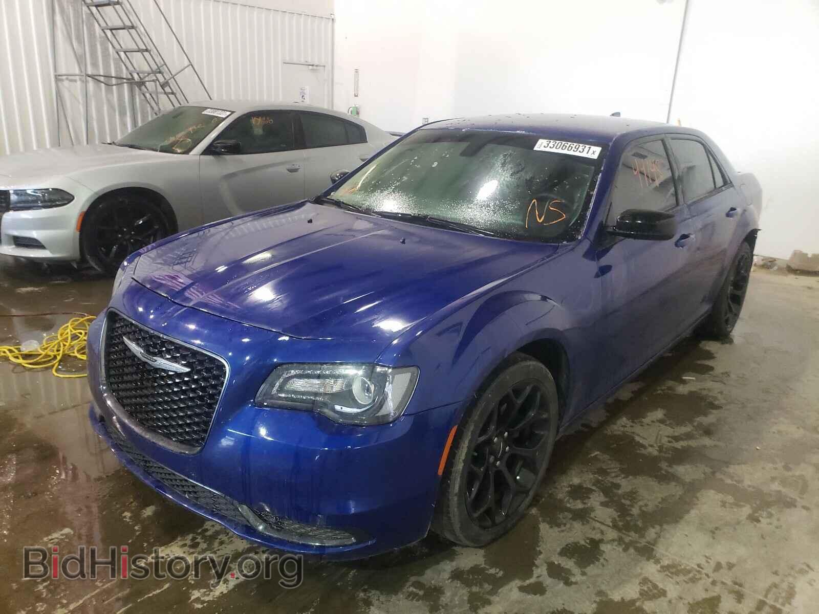 2019 CHRYSLER 300 - VIN: 2C3CCAAG4KH614381 - Фото 2