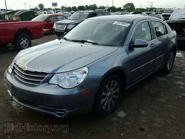 2010 CHRYSLER SEBRING - VIN: 1C3CC5FD9AN199635 - Фото 2