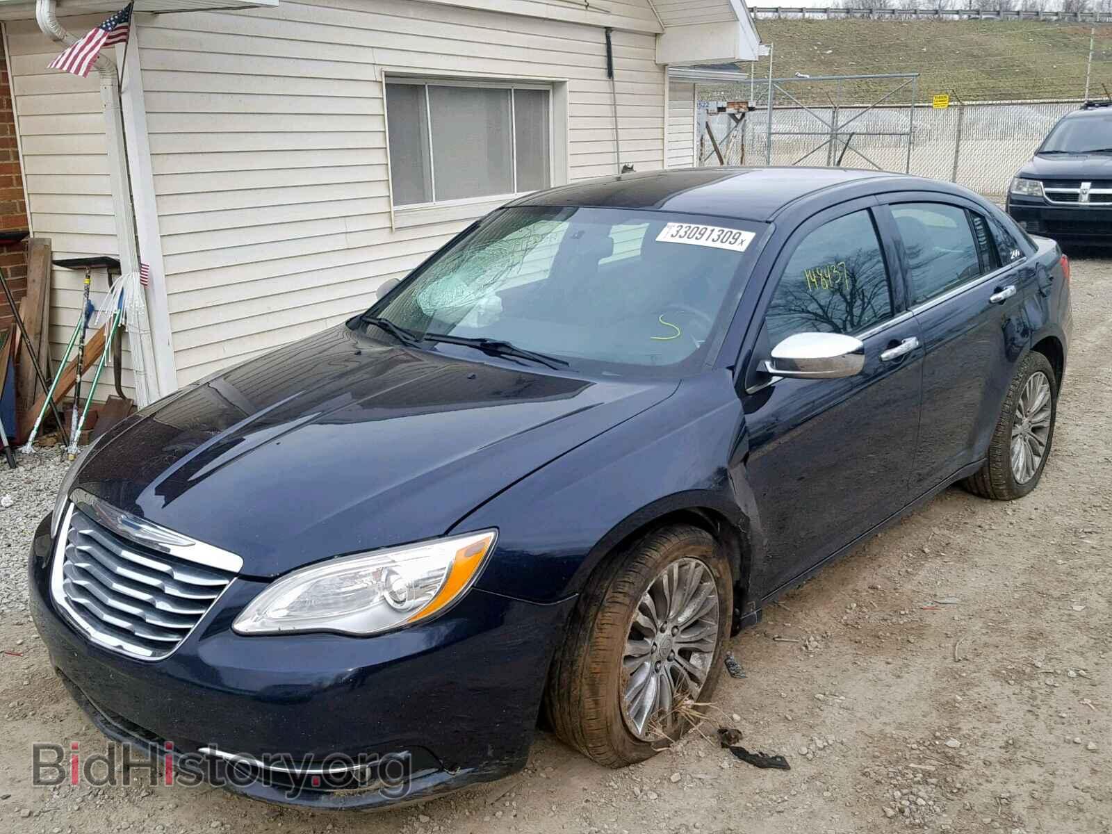 2011 CHRYSLER 200 - VIN: 1C3BC2FGXBN575216 - Фото 2