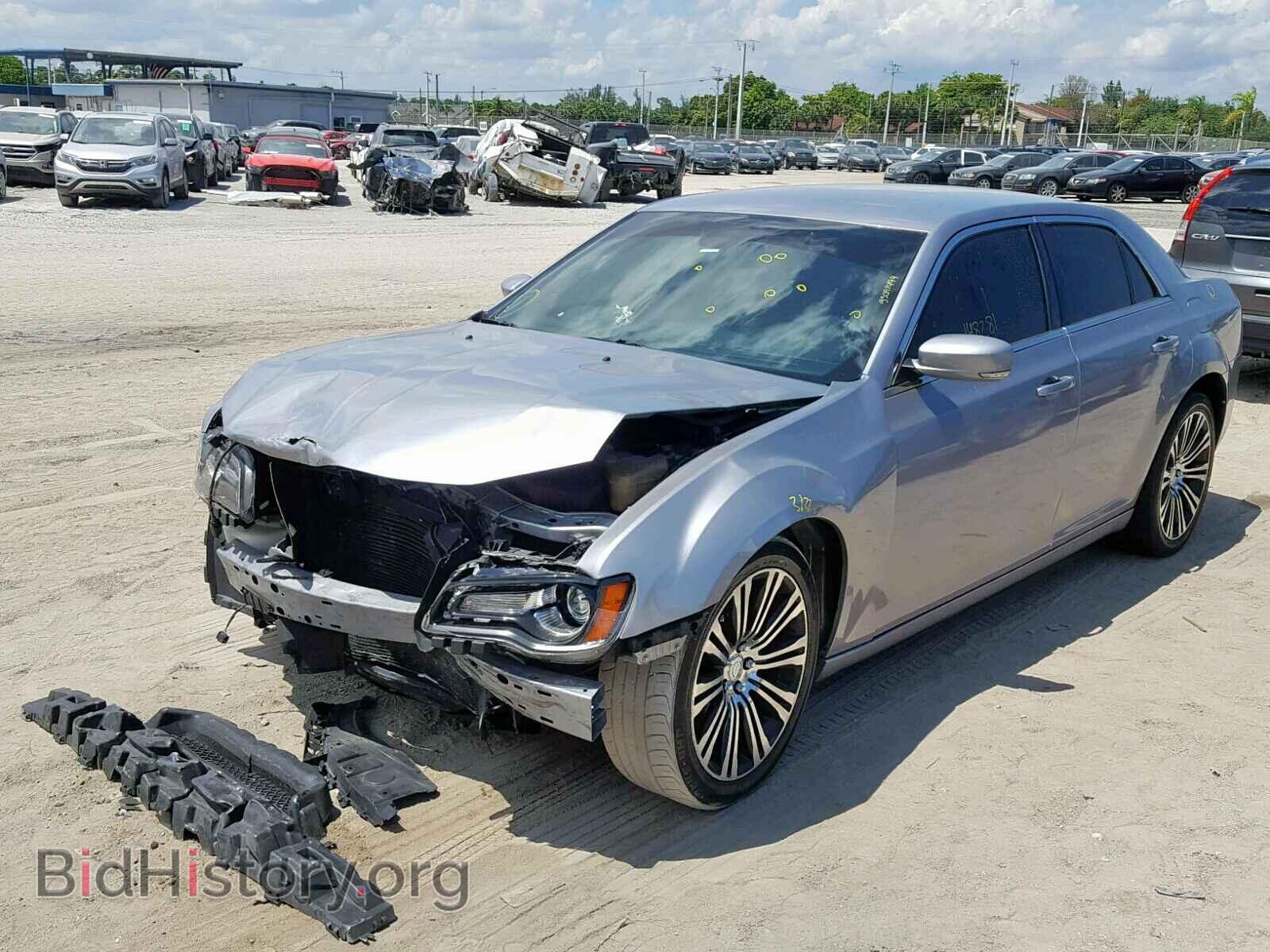 2013 CHRYSLER 300 - VIN: 2C3CCABG4DH698901 - Фото 2