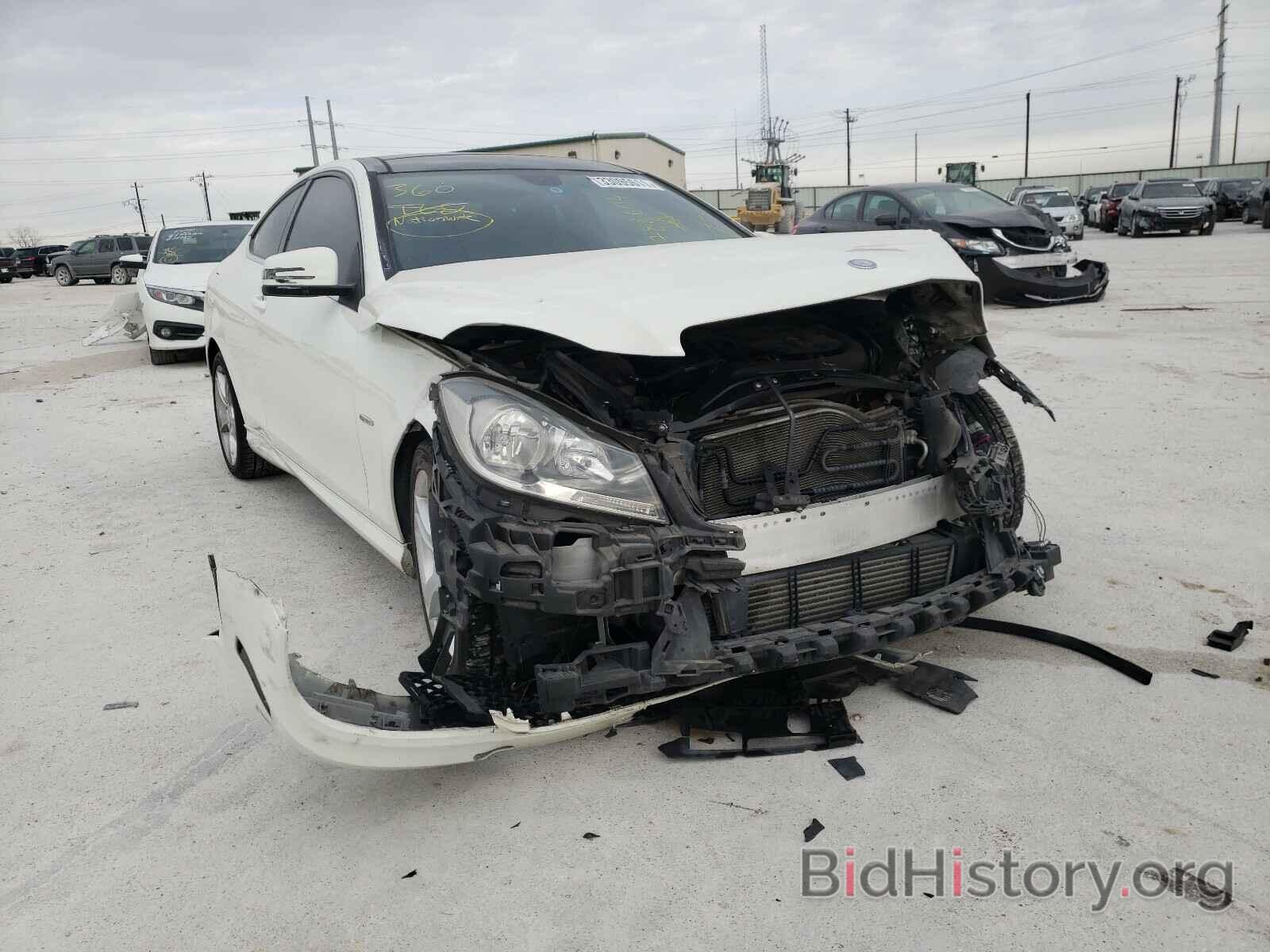 Photo WDDGJ4HB2CF788604 - MERCEDES-BENZ C CLASS 2012