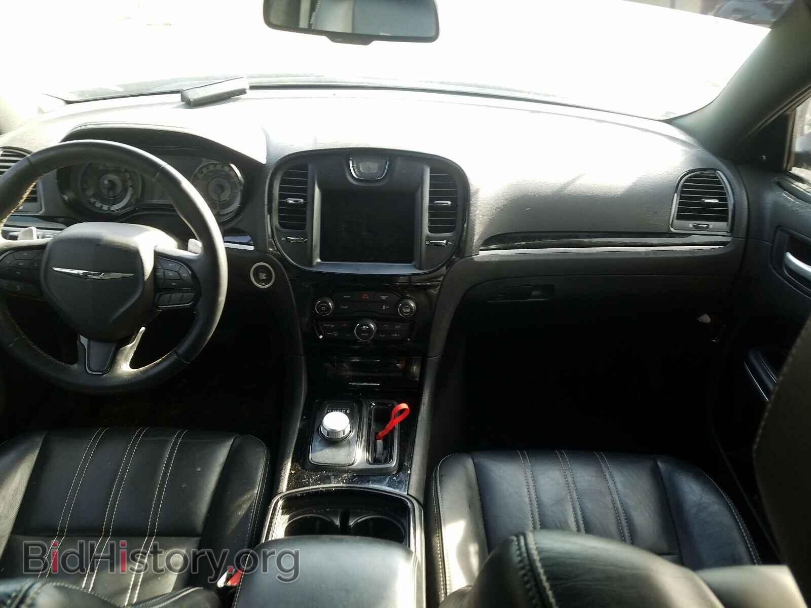 2019 CHRYSLER 300 - VIN: 2C3CCABG3KH537887 - Фото 9