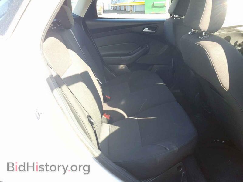 2016 Ford FOCUS (VIN 1FADP3K24GL289623) — photo 6 of 10
