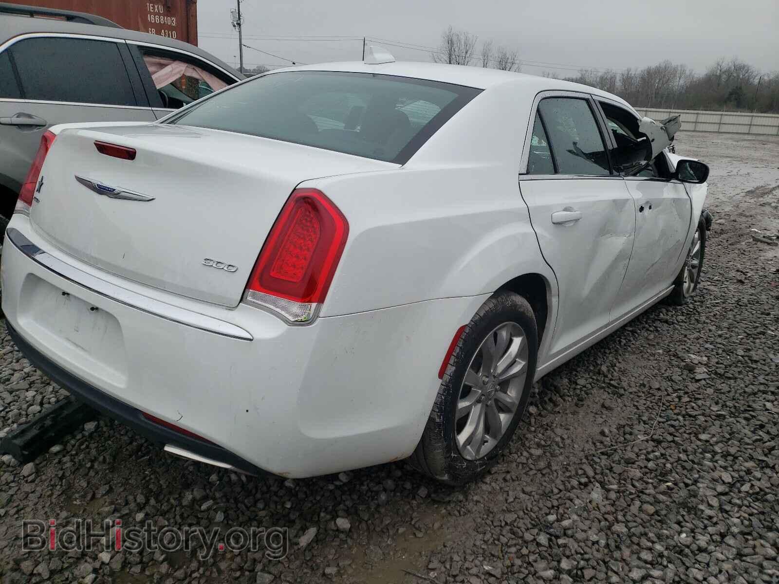2018 CHRYSLER 300 - VIN: 2C3CCARG8JH324714 - Фото 4