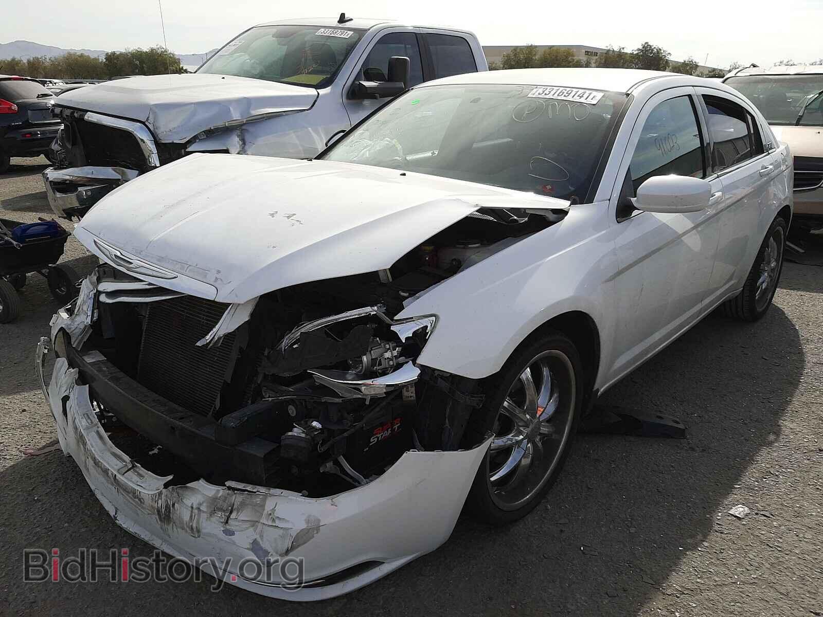 2013 CHRYSLER 200 - VIN: 1C3CCBAB8DN642253 - Фото 2