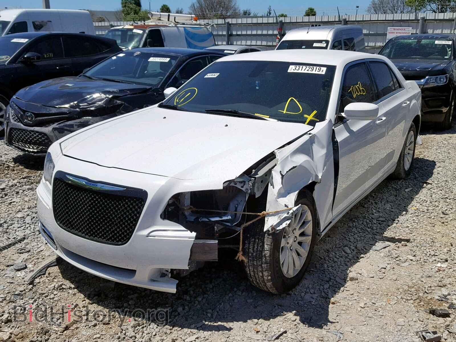 2014 CHRYSLER 300 - VIN: 2C3CCAAG2EH296846 - Фото 2