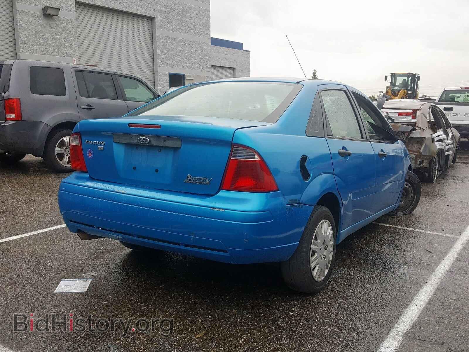 2007 FORD FOCUS - VIN: 1FAFP34N97W175180 - Photo 4