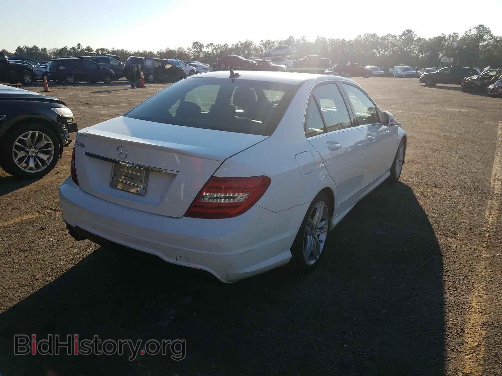 2013 MERCEDES-BENZ C-CLASS - VIN: WDDGF4HB0DR273571 - Фото 4