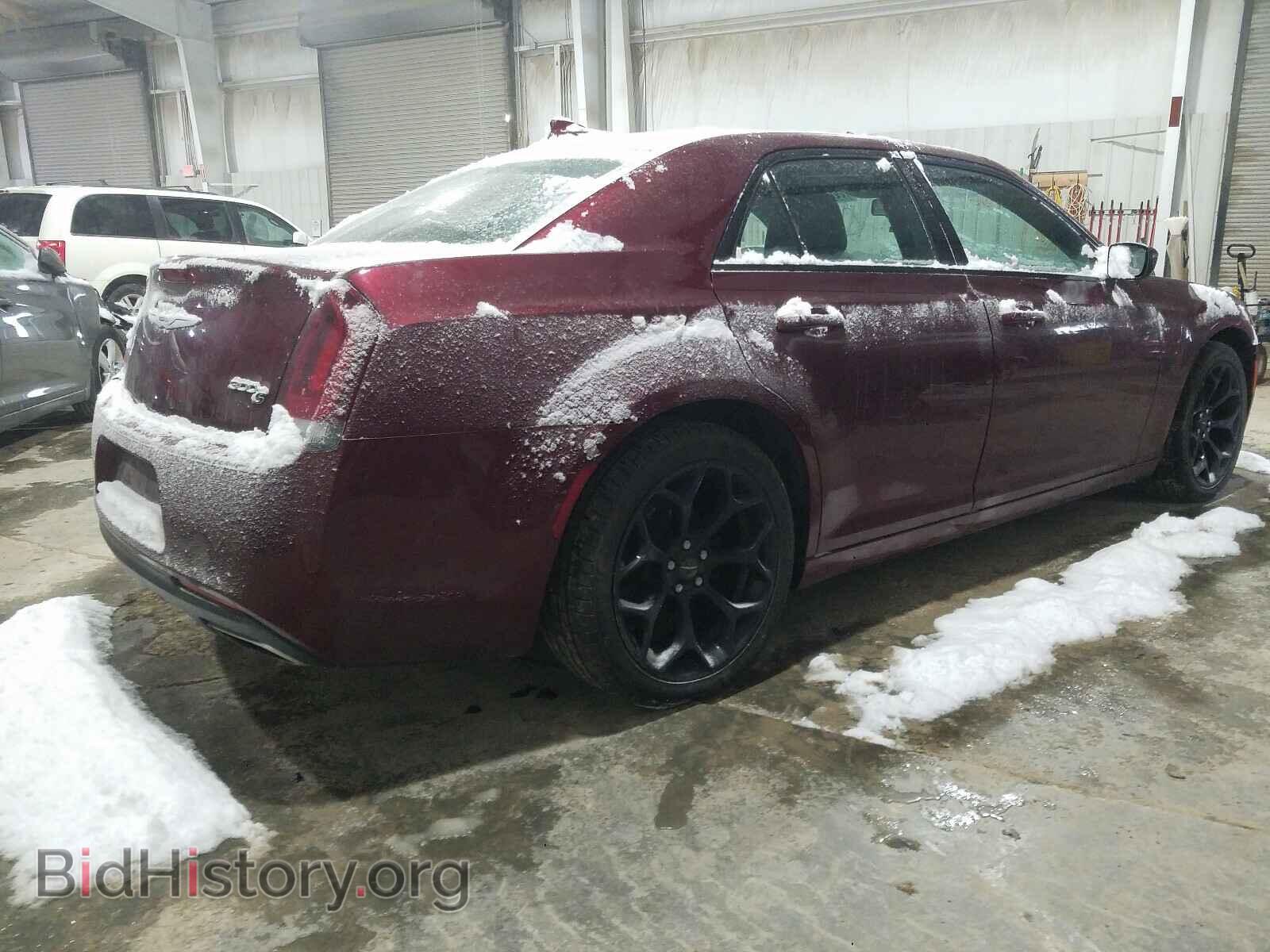 2019 CHRYSLER 300 - VIN: 2C3CCABG2KH628780 - Фото 4