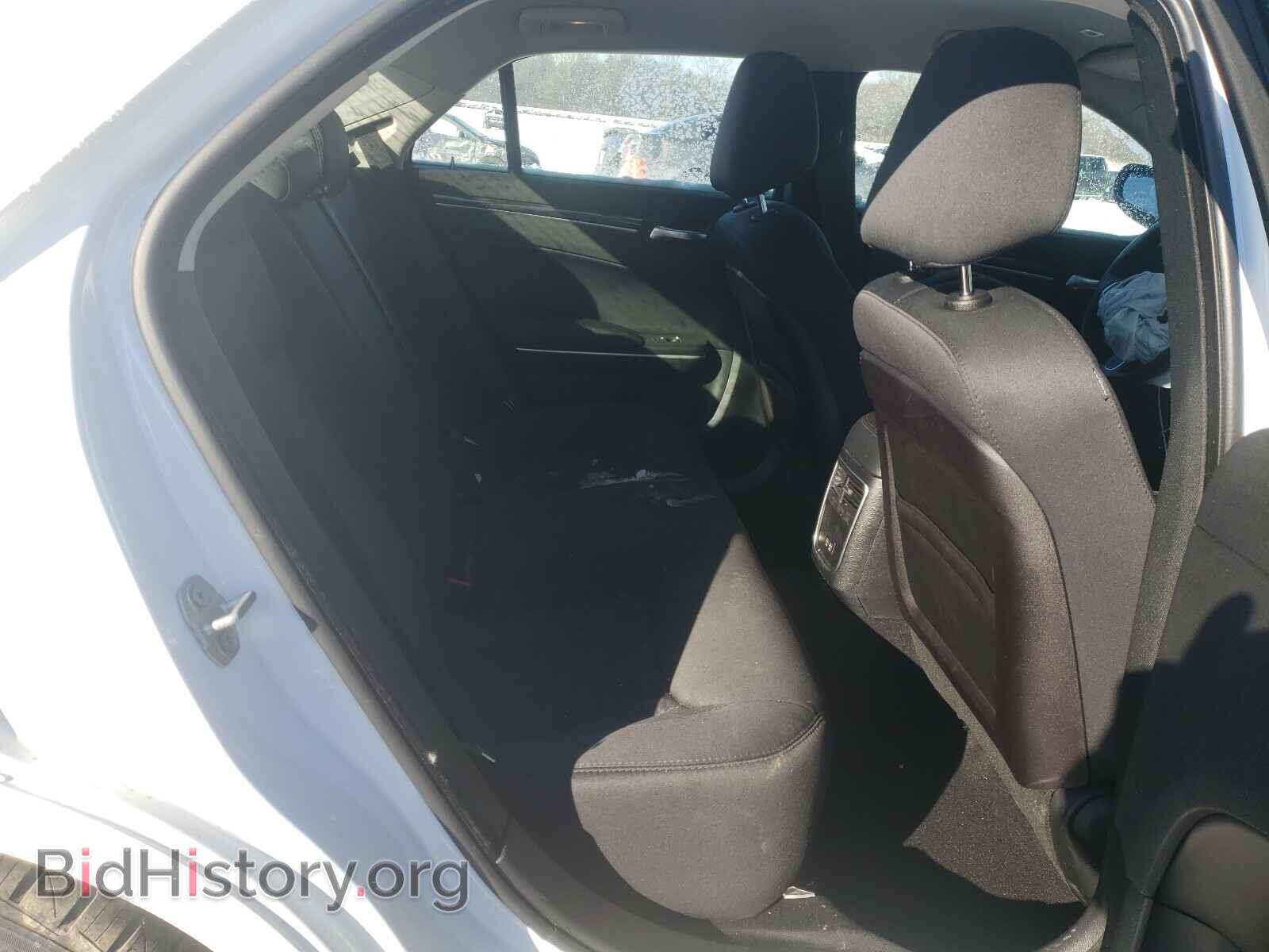 2019 CHRYSLER 300 - VIN: 2C3CCAAG7KH676034 - Фото 6