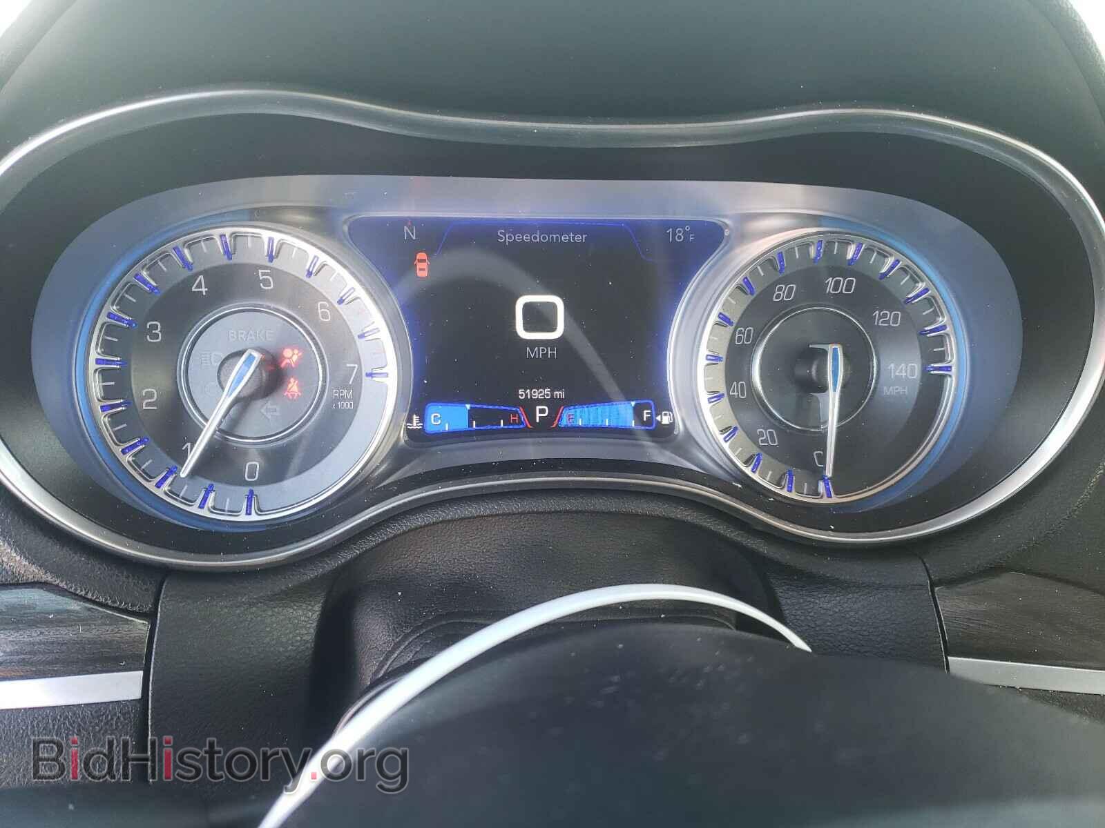 2019 CHRYSLER 300 - VIN: 2C3CCAAG7KH676034 - Фото 8