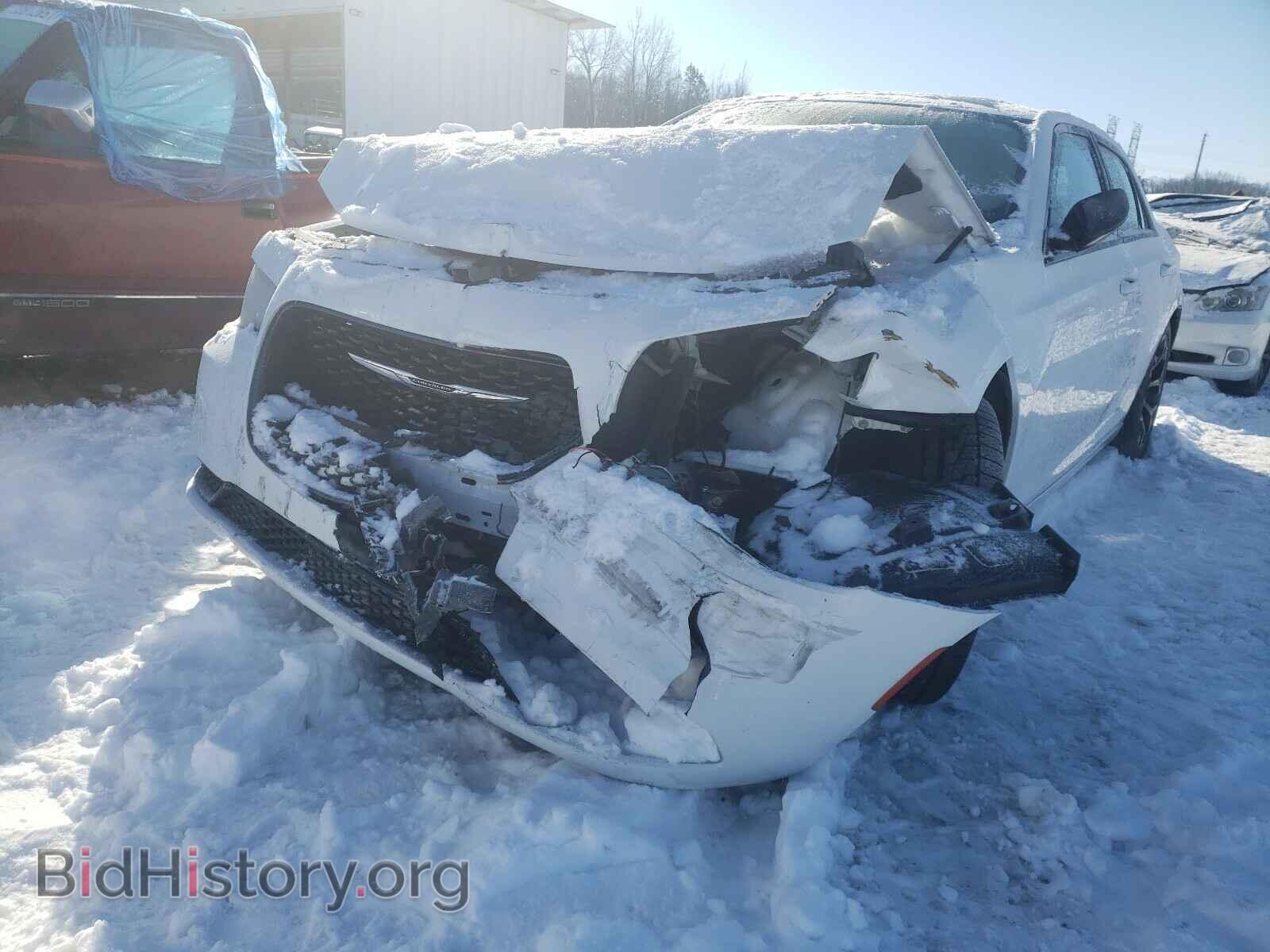 2019 CHRYSLER 300 - VIN: 2C3CCAAG7KH676034 - Фото 9