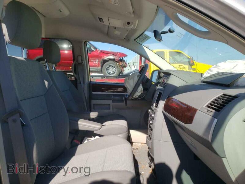 2010 Chrysler MINIVAN (VIN 2A4RR5D13AR194022) — photo 5 of 10