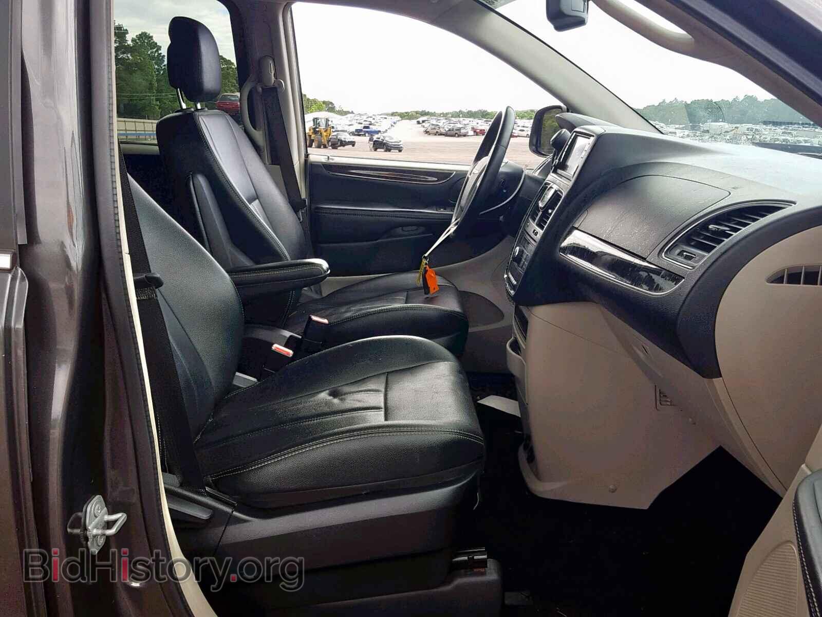 2016 CHRYSLER TOWN & COU - VIN: 2C4RC1BG8GR292575 - Фото 5