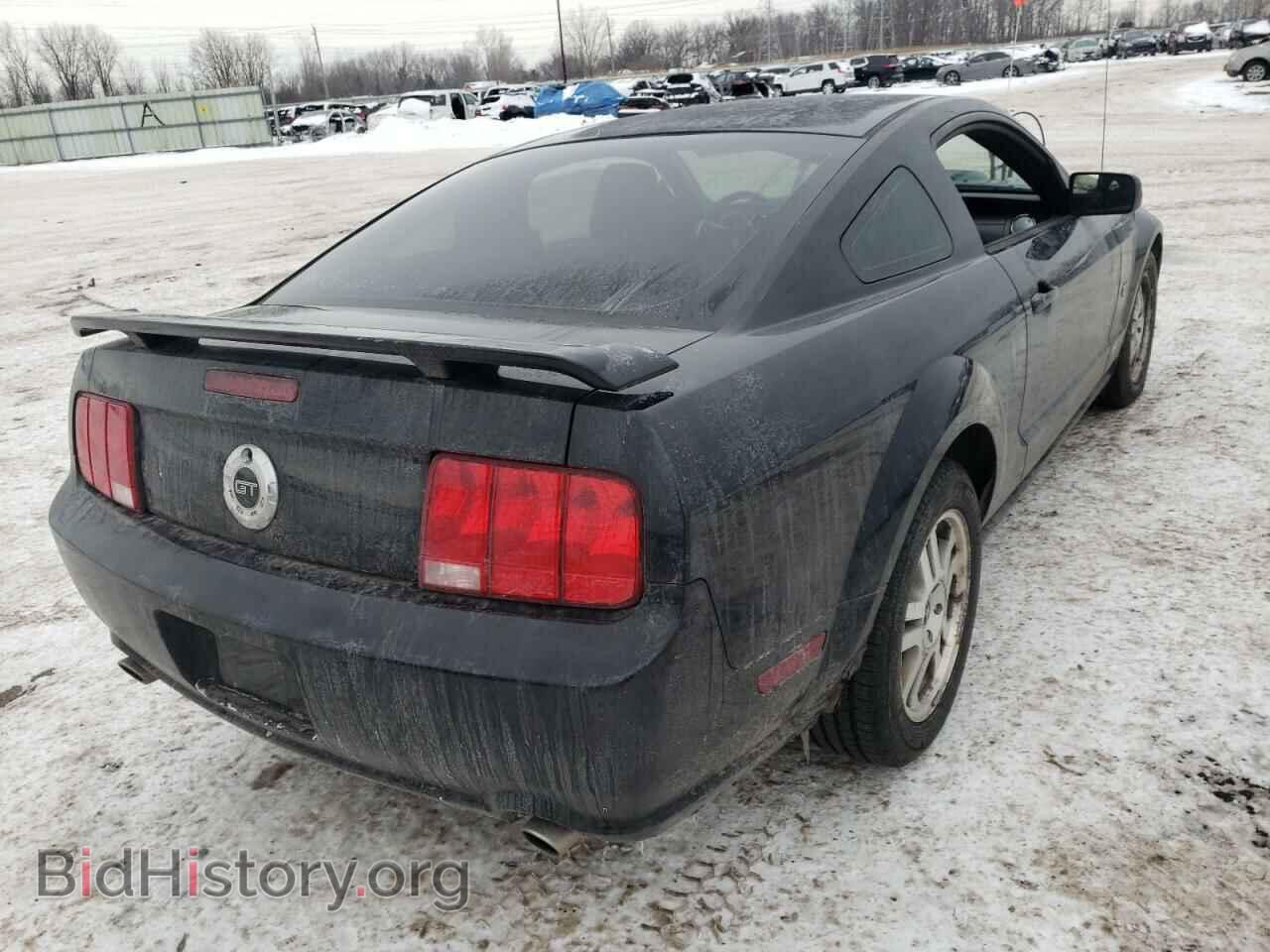 2007 FORD MUSTANG - VIN: 1ZVHT82H575344462 - Фото 4