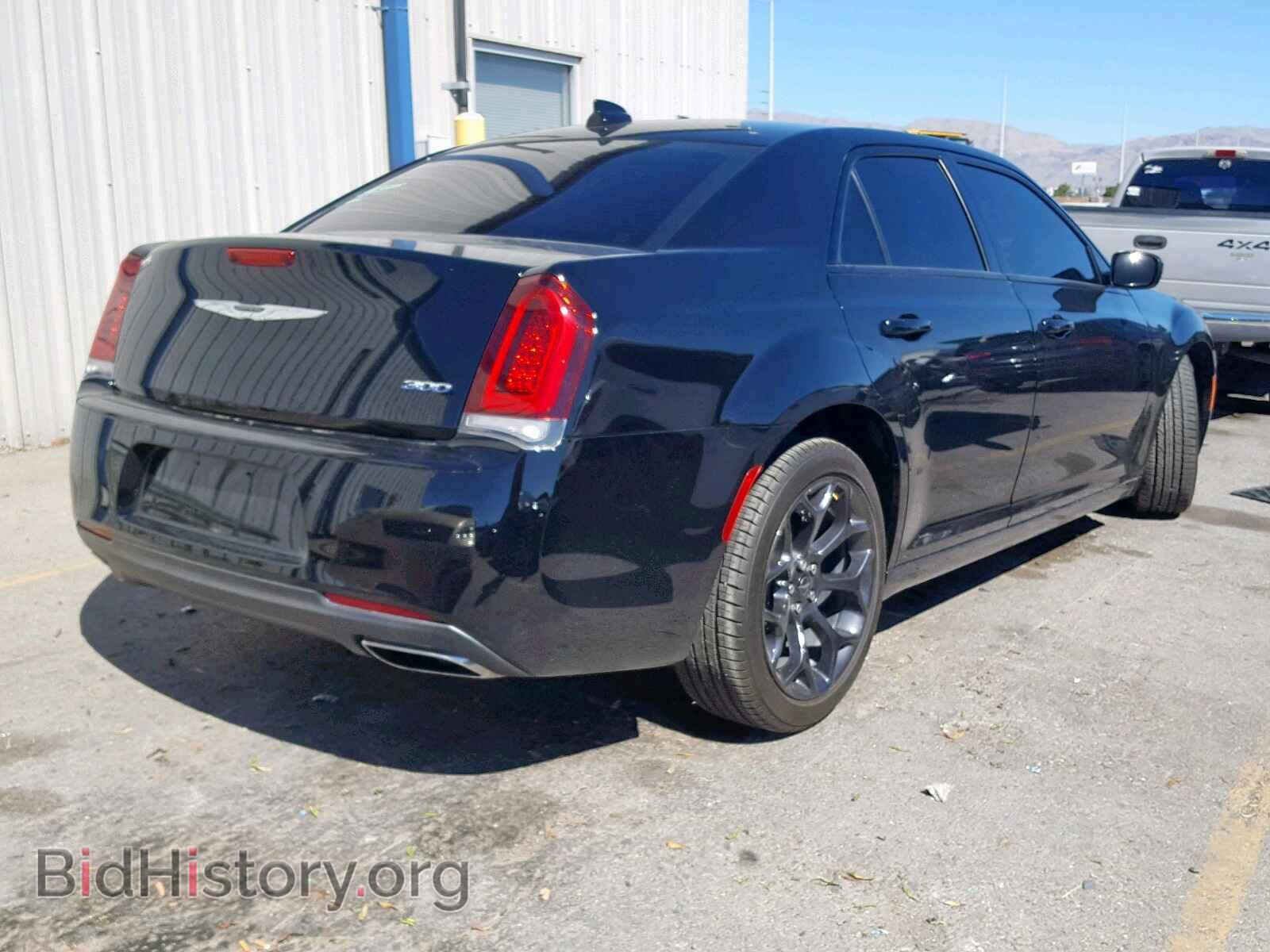 2019 CHRYSLER 300 - VIN: 2C3CCAAG4KH500882 - Фото 4