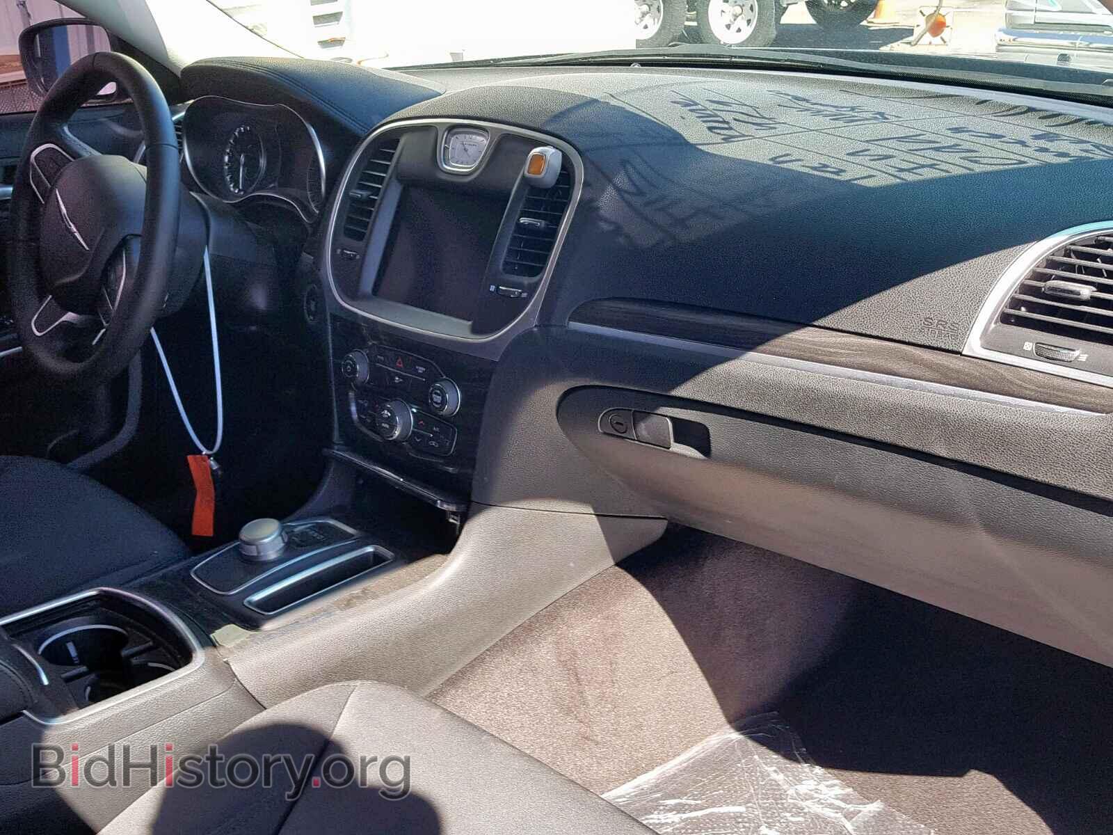 2019 CHRYSLER 300 - VIN: 2C3CCAAG4KH500882 - Фото 9