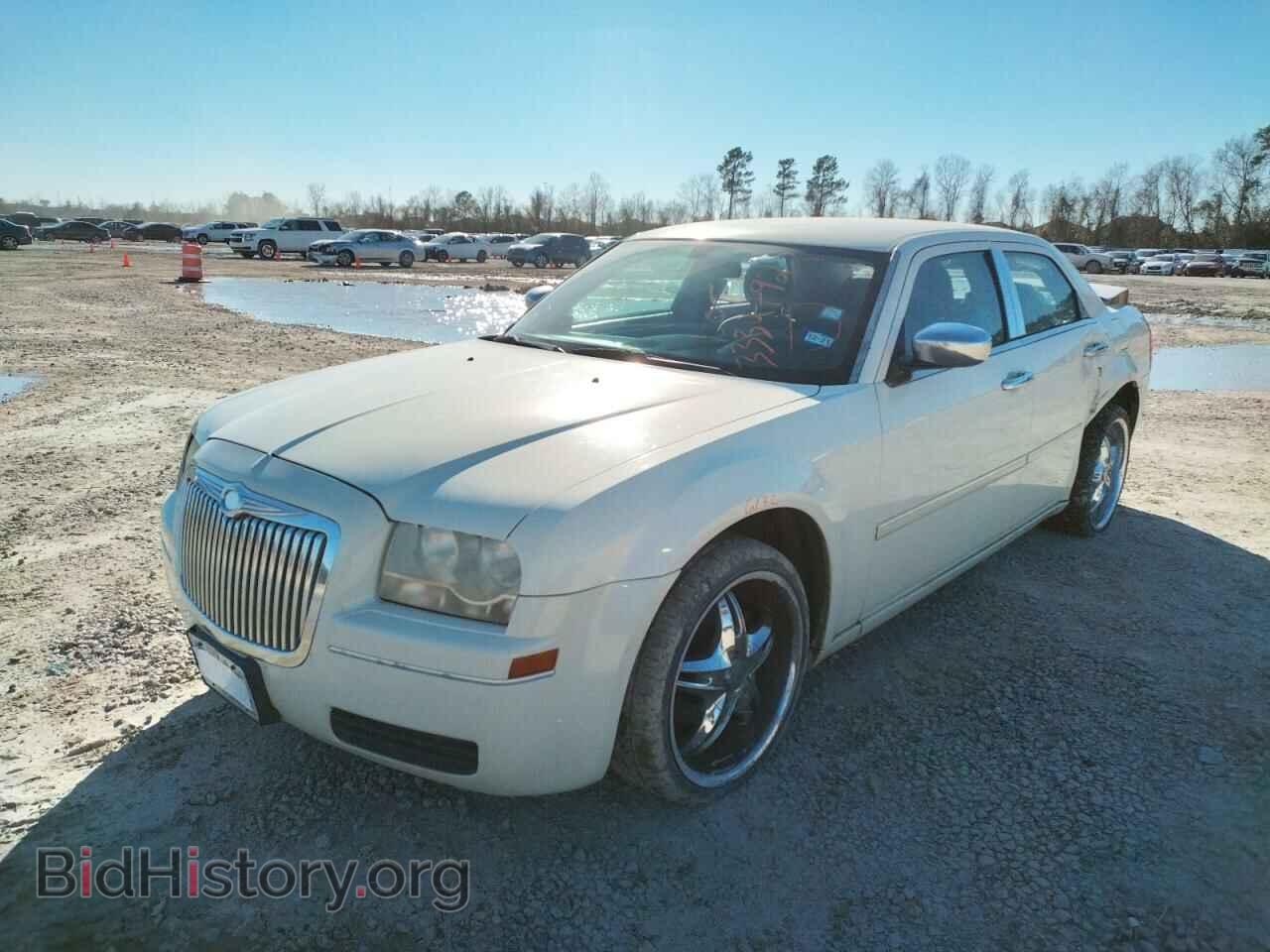 2007 CHRYSLER 300 - VIN: 2C3KA43R07H732985 - Фото 2