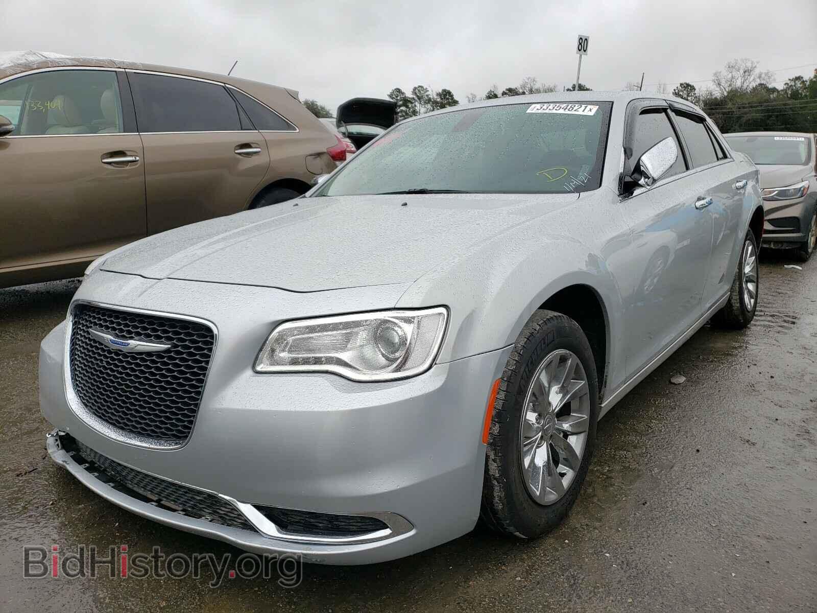 2019 CHRYSLER 300 - VIN: 2C3CCAAG3KH568879 - Фото 2