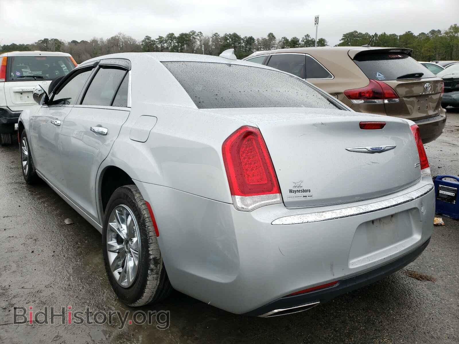 2019 CHRYSLER 300 - VIN: 2C3CCAAG3KH568879 - Фото 3