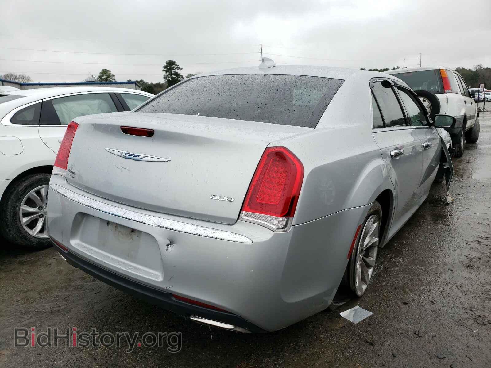 2019 CHRYSLER 300 - VIN: 2C3CCAAG3KH568879 - Фото 4