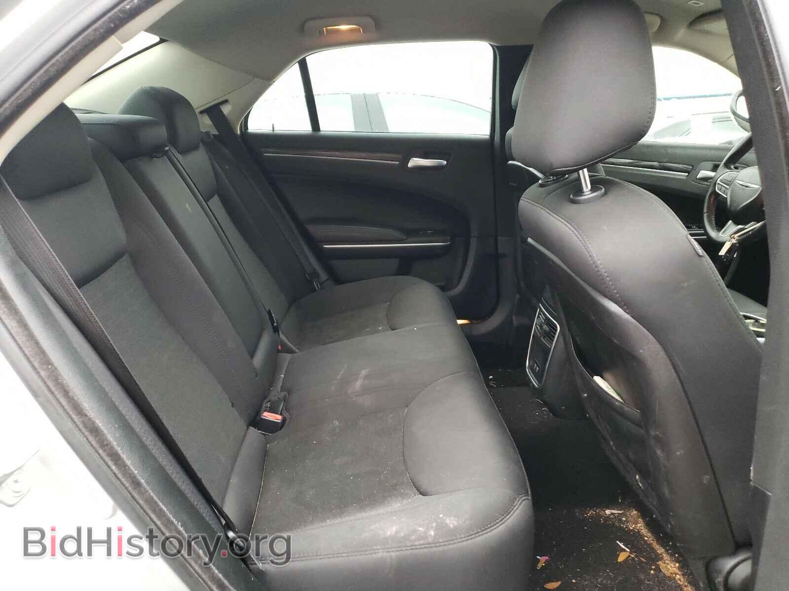 2019 CHRYSLER 300 - VIN: 2C3CCAAG3KH568879 - Фото 6