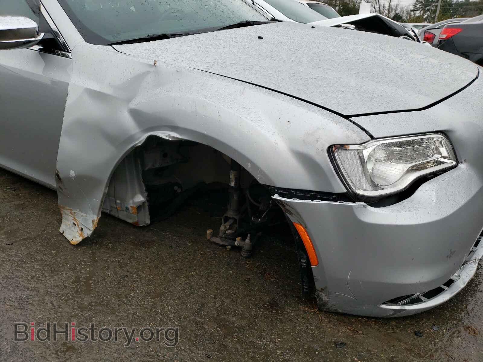 2019 CHRYSLER 300 - VIN: 2C3CCAAG3KH568879 - Фото 9
