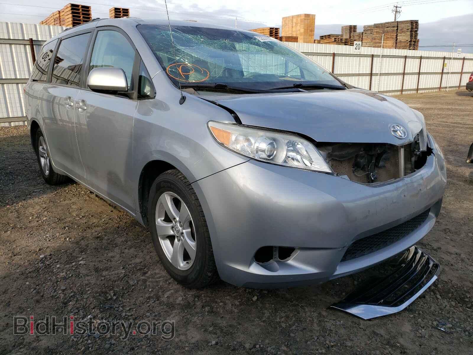 Photo 5TDKK3DC8DS357373 - TOYOTA SIENNA 2013