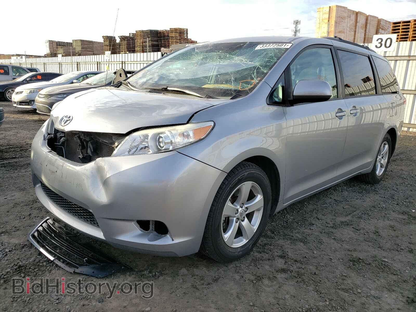 2013 TOYOTA SIENNA - VIN: 5TDKK3DC8DS357373 - Фото 2