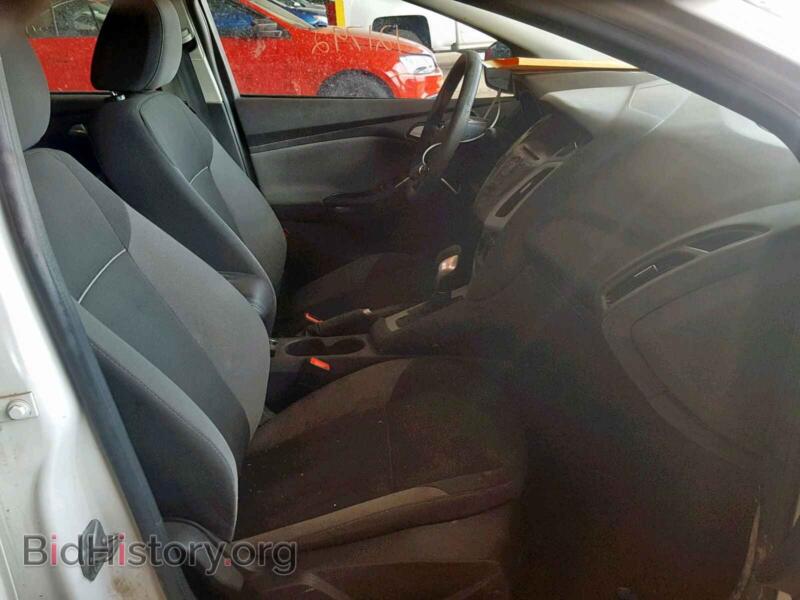 2014 Ford FOCUS SE (VIN 1FADP3F26EL163562) — фото 5 из 10