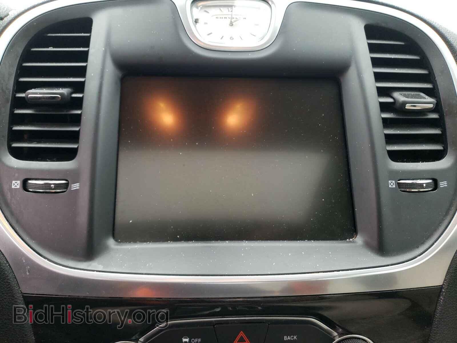 2016 CHRYSLER 300 - VIN: 2C3CCAAG5GH141811 - Фото 9