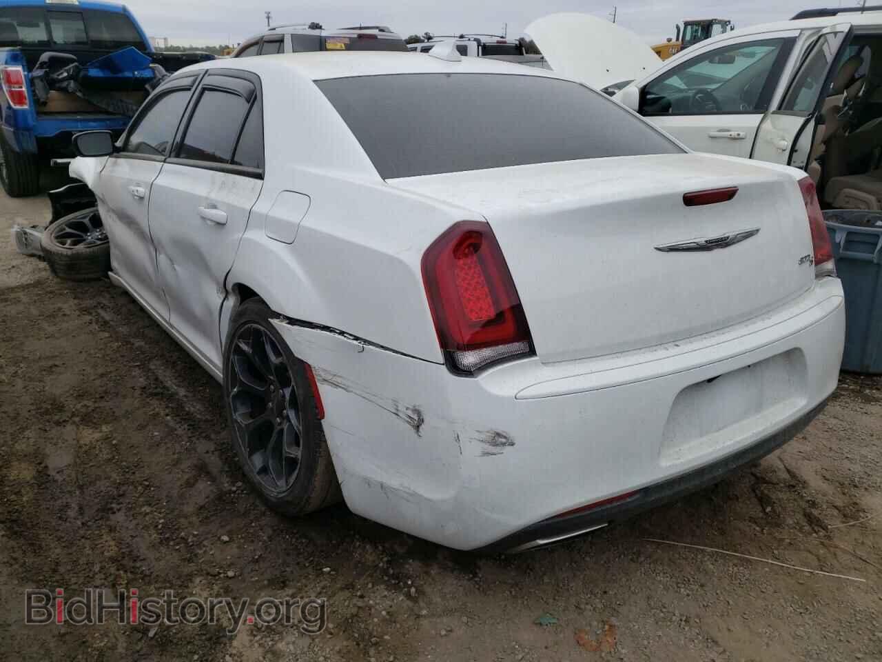 2019 CHRYSLER 300 - VIN: 2C3CCABG3KH516361 - Фото 3
