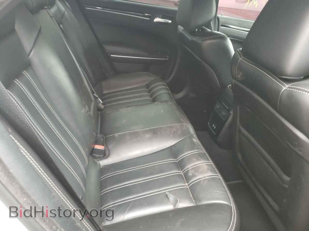 2019 CHRYSLER 300 - VIN: 2C3CCABG3KH516361 - Фото 6
