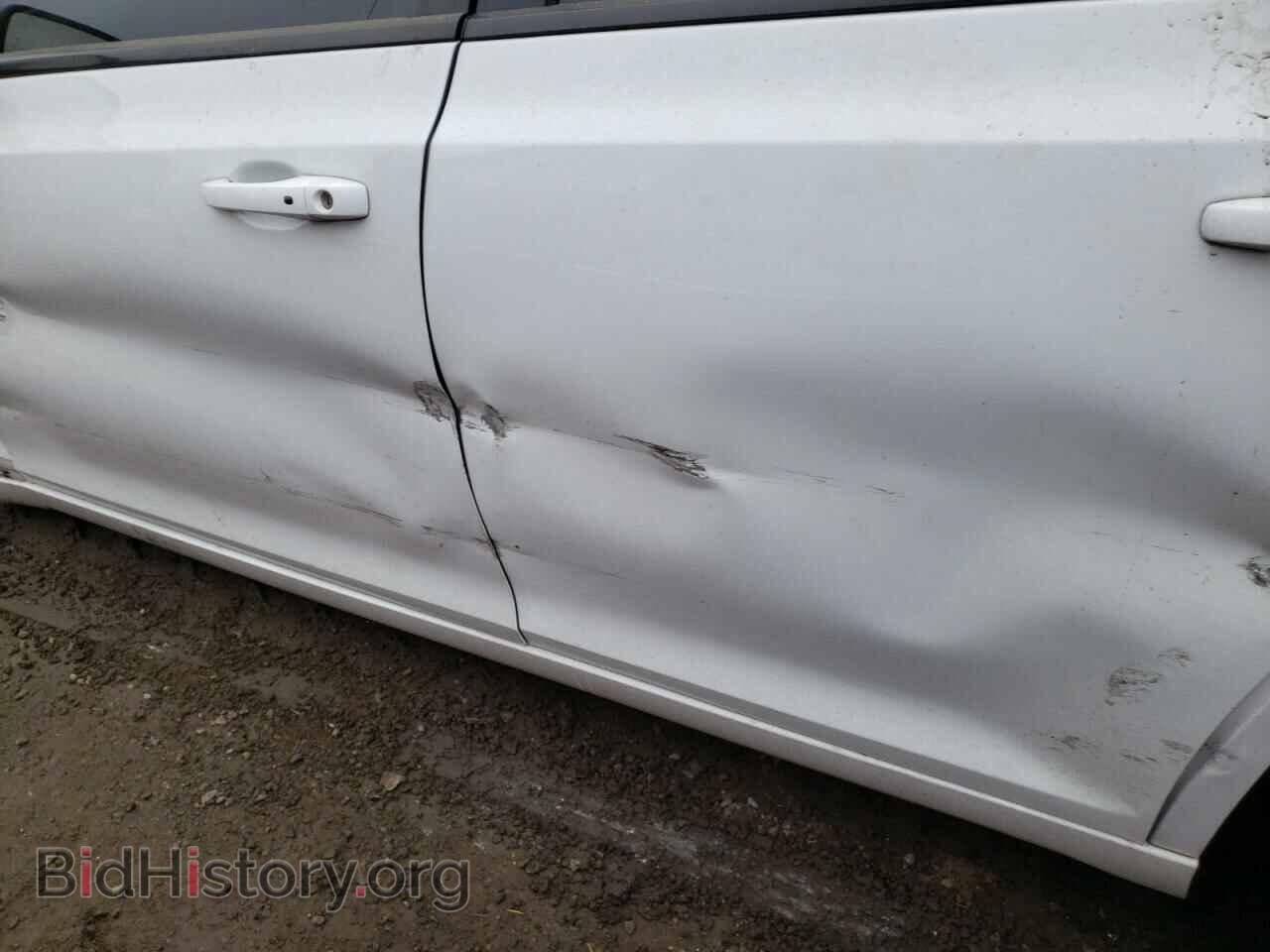 2019 CHRYSLER 300 - VIN: 2C3CCABG3KH516361 - Фото 9