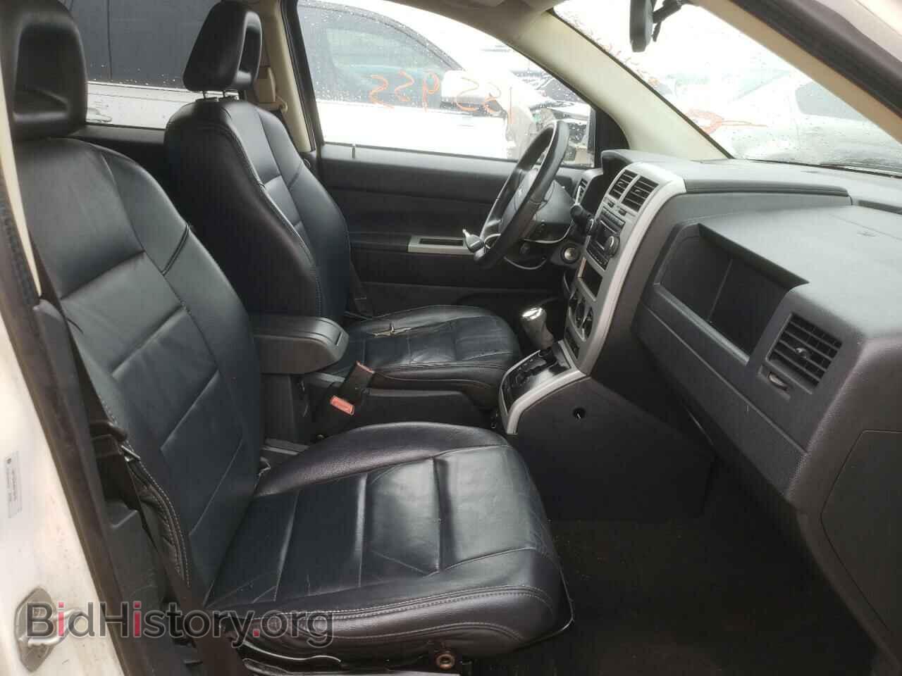 2008 JEEP COMPASS - VIN: 1J8FT57W48D708175 - Фото 5