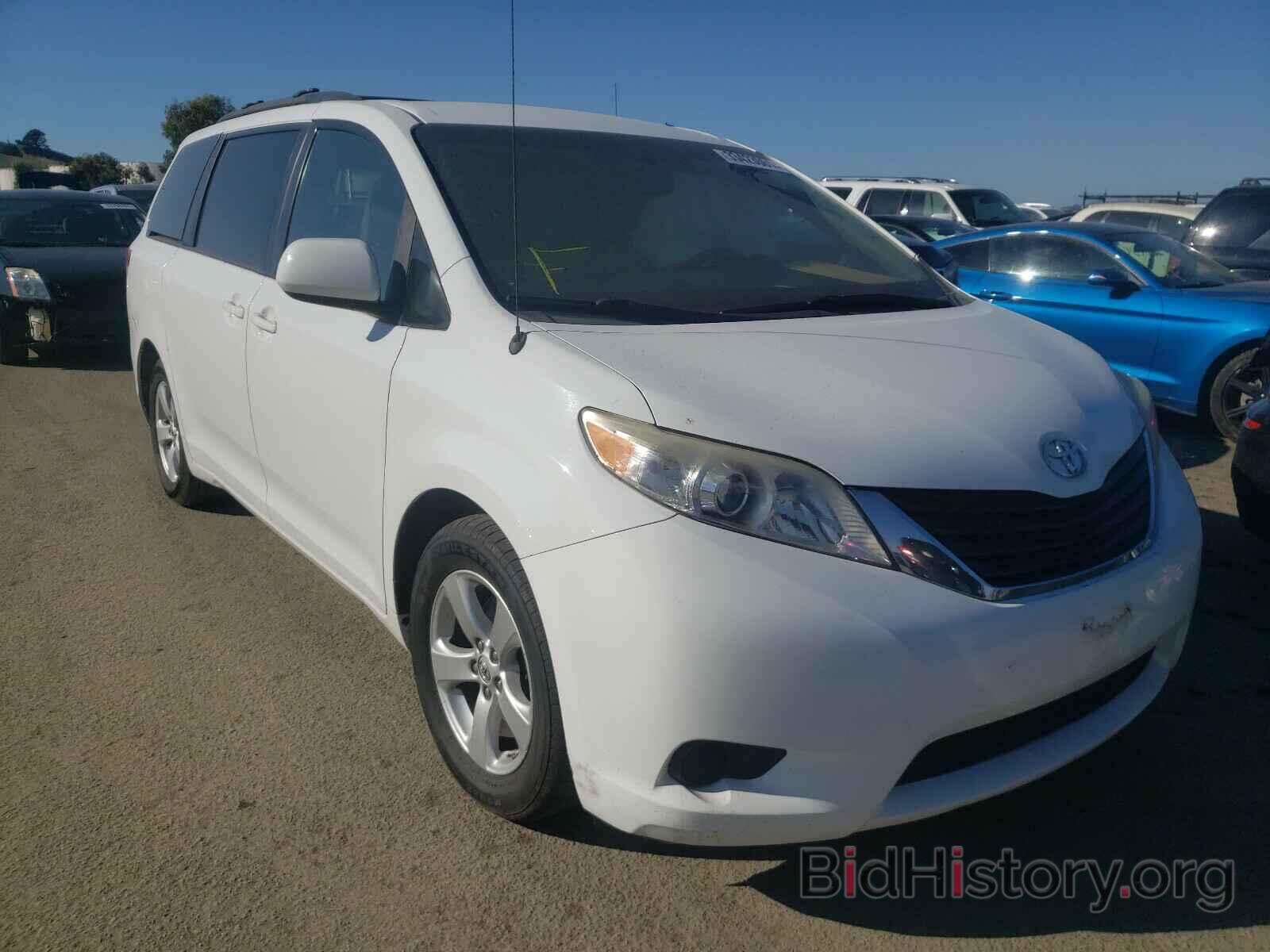 Photo 5TDKK3DC3DS329772 - TOYOTA SIENNA 2013